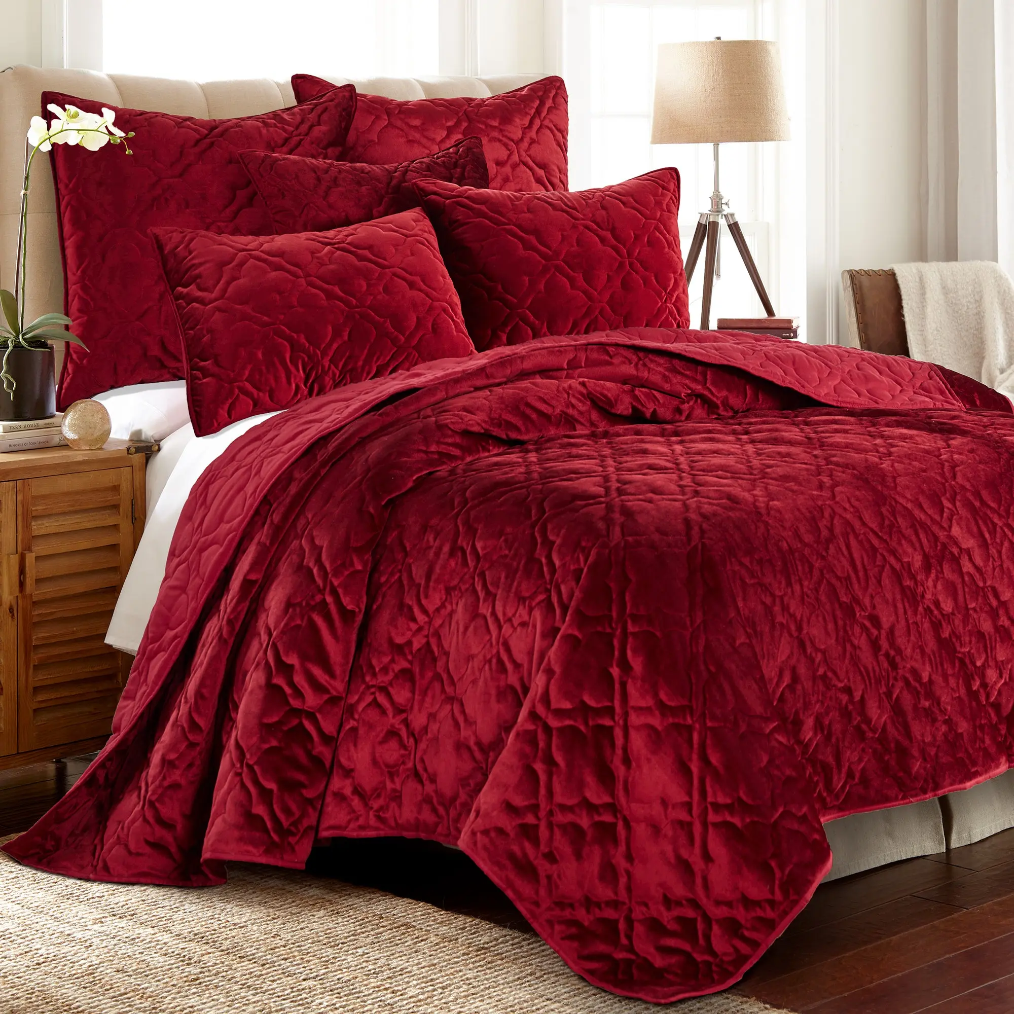 BH Caserta Red Velvet Quilt, Soft Bedding for Bedroom, Premium Textiles & Soft Furnishings Quilts