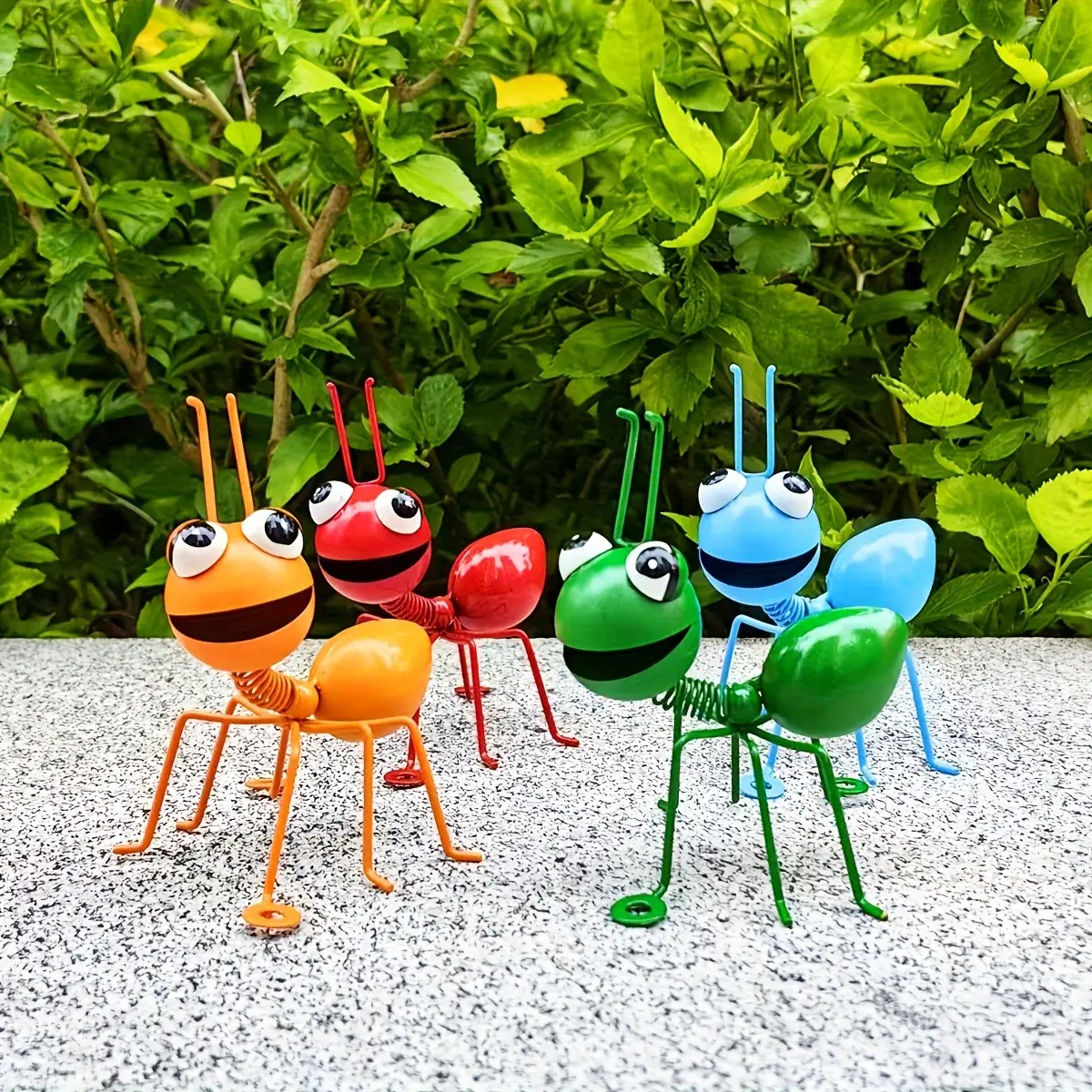 4Pcs Metal Big-Eyed Ant Craft Set, Wrought Iron Animal Art Statues, Garden Sculptures, Personalized Decorative Ornaments for Garden, Courtyard, Desktop, TV Stand, Flower Pot, Indoor & Outdoor Home Decor.