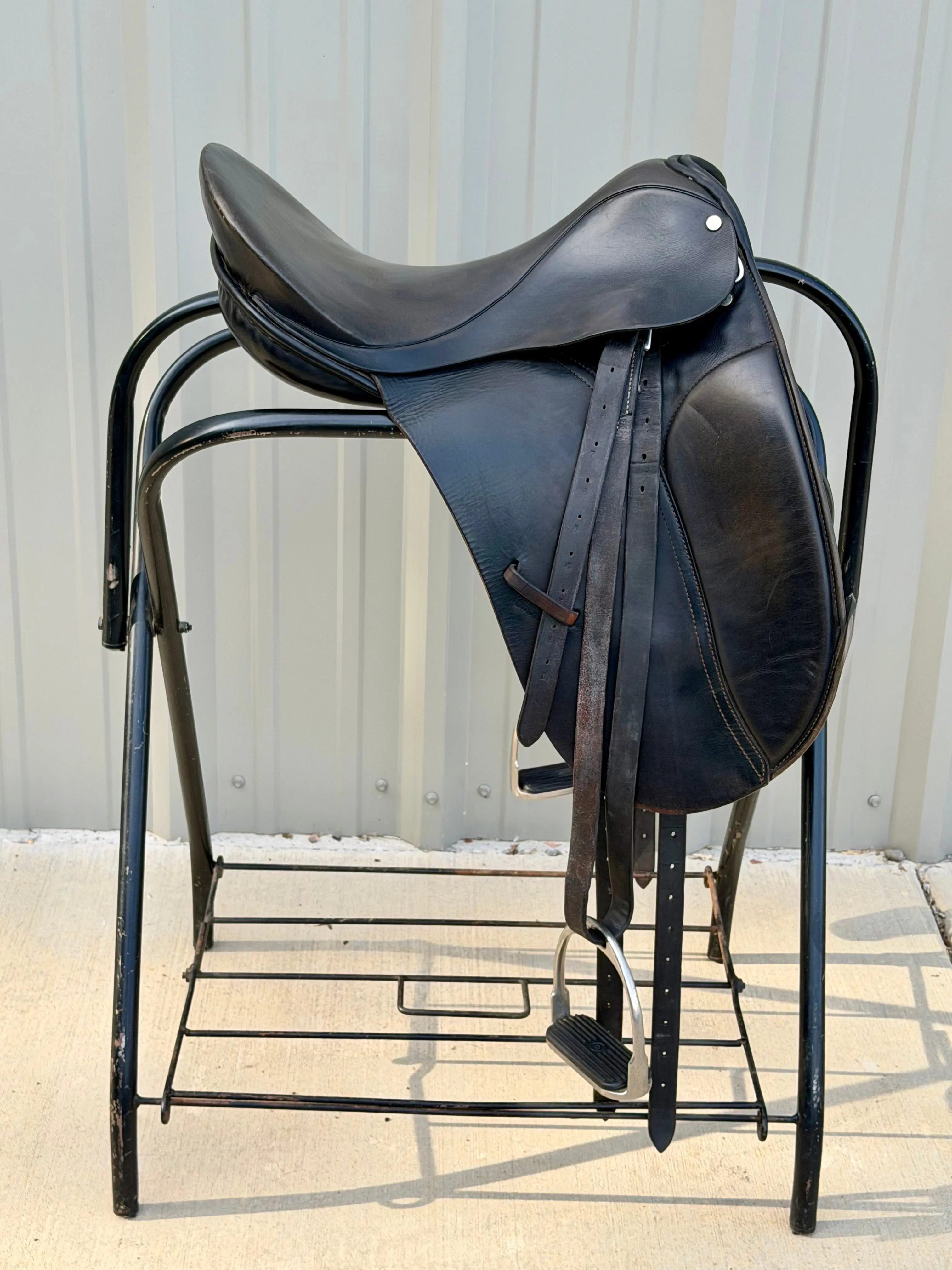 County Saddlery Competitor Dressage Saddle – 16.5” – No. 4 Fit / Medium-Wide – Black