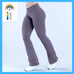Vision Flares Seamless design Crossover V-shape ribbed waistband Low-mid rise Invisible scrunch Subtle glute contour Sculpting highlights Supportive yet soft material Flared leg