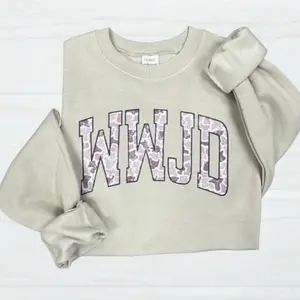 Women’s WWJD Camo Letter Graphic Crewneck Sweatshirt