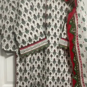 Gul Ahmed lawn 3pcs large Womenswear