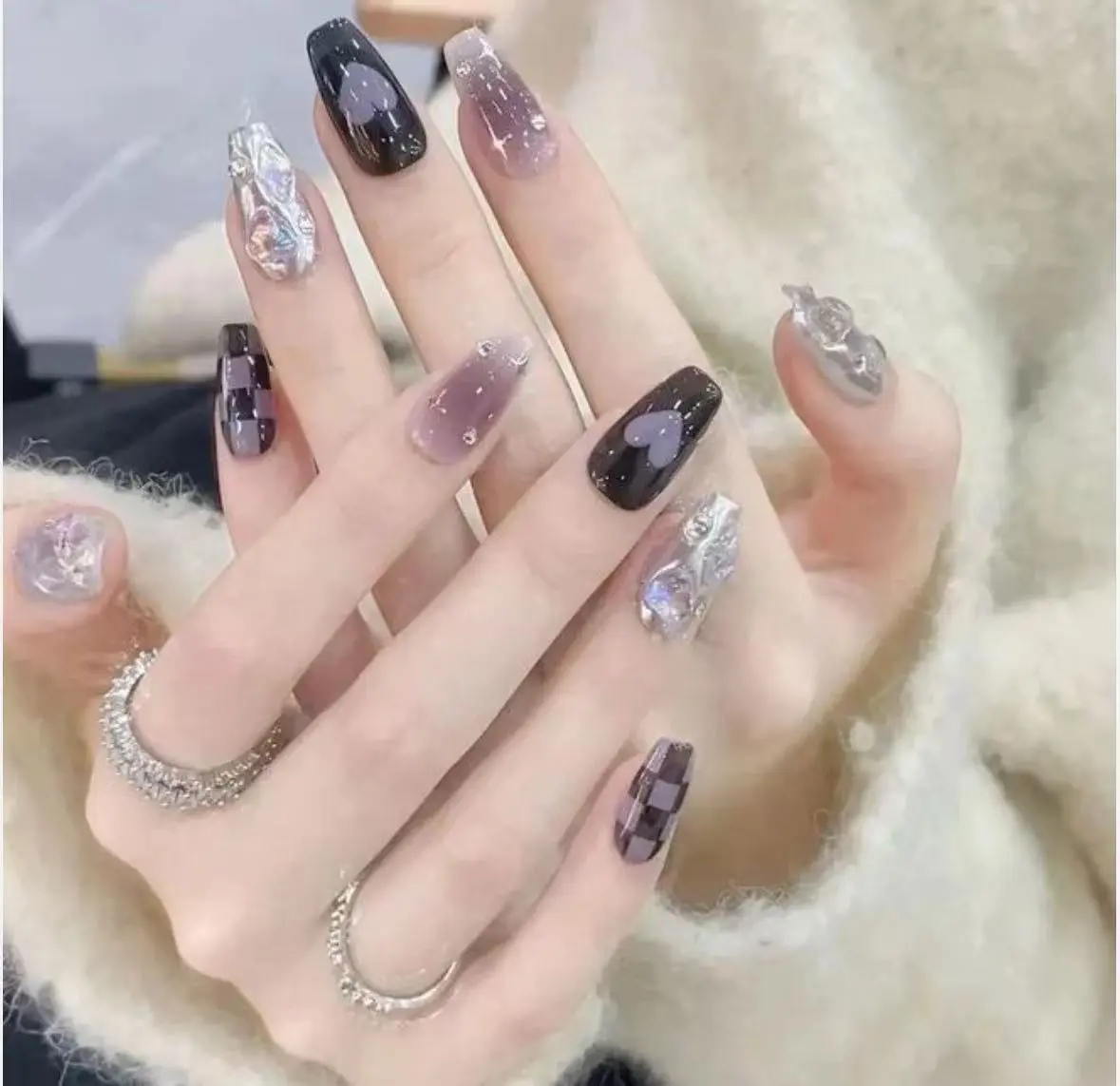 Claire:Customized Nails Picked In Liveroom