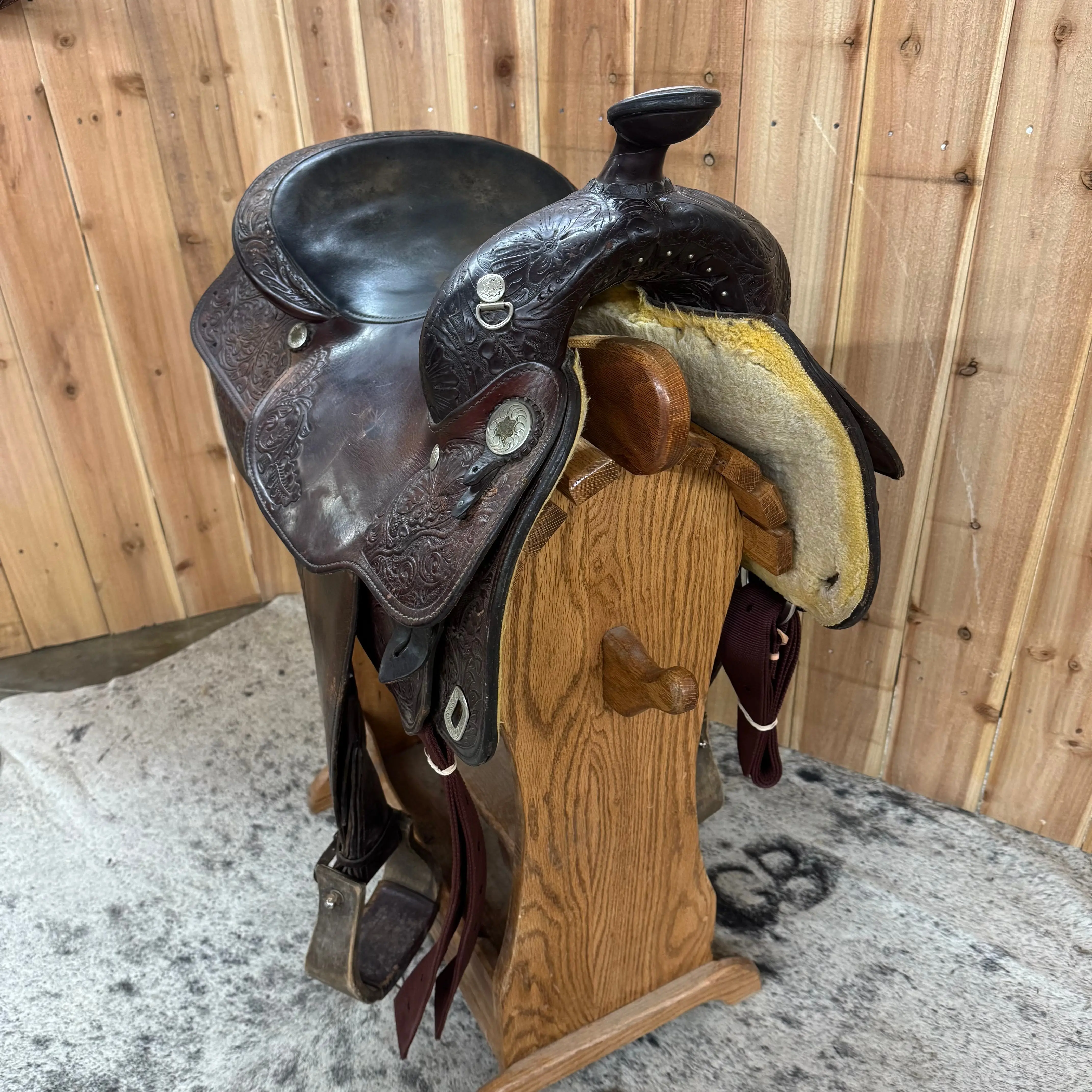Used Circle Y Pleasure/Show Saddle, 15.5" Seat