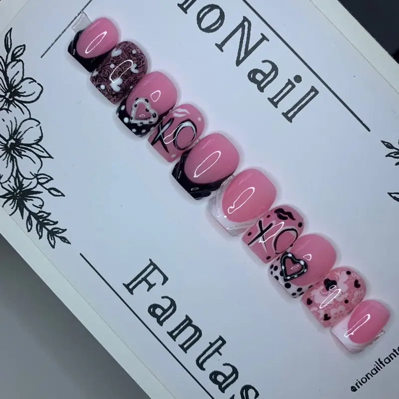 Black and White Press On Nail Set
