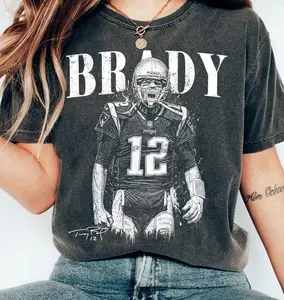 Tom Brady Vintage Football T-Shirt, Retro 90s Bootleg Graphic Tee, GOAT 12 Game Day Fan Shirt, Unisex Gift For Men, For Women Z