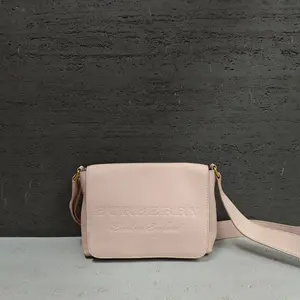 Pre-owned BURBERRY Patent Shoulder Bags 9.45'' 2023 R4749 Shoulder Bag C143051265850204 T1 Qiqi