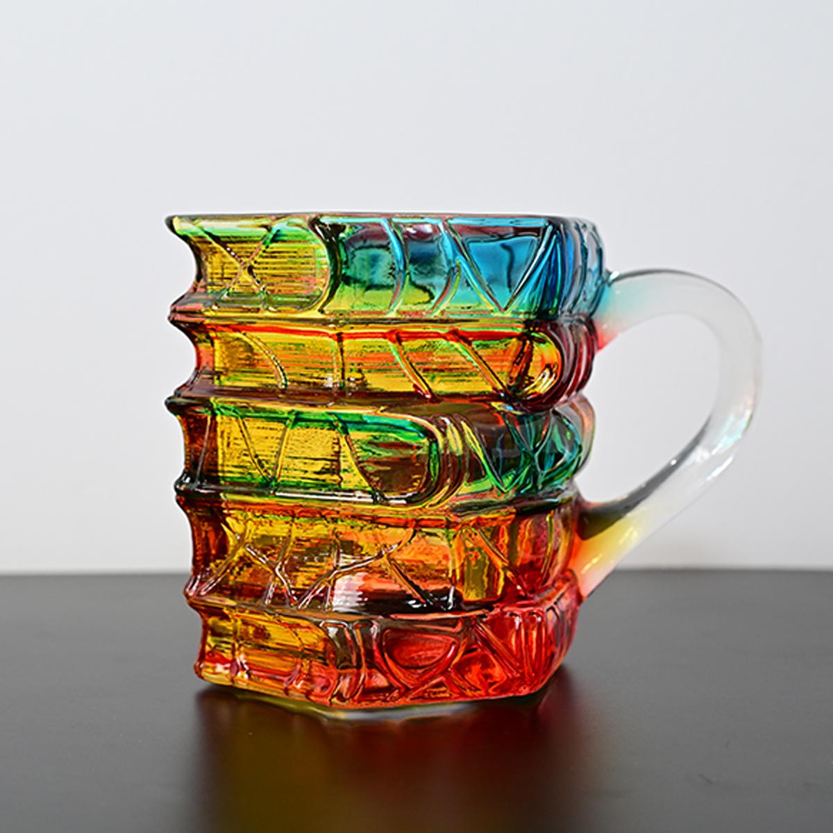 This 3D painted ceramic book-shaped mug is a unique, stackable coffee cup, the perfect gift for literature lovers, a creative and colorful book-themed gift, and a high-value gift for your boyfriend or girlfriend. It is reusable.