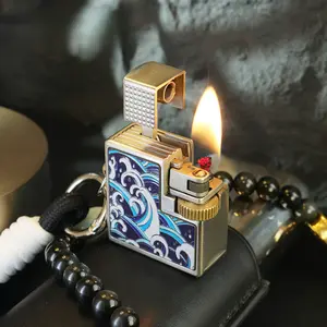 Vintage Style Fuel Lighter, New Mini Retro Metal Lighter, All-Metal Casing, Novel And Unique Square Shape, Suitable For Jewelry & Ornaments, Birthday & Holiday Gifts (Fuel Not Included)