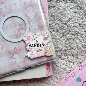 Cute Kindle Girlie with Pink Bow MagSafe Phone Grip – Magnetic Pop Socket & Kickstand – Book Lover Reader Accessory