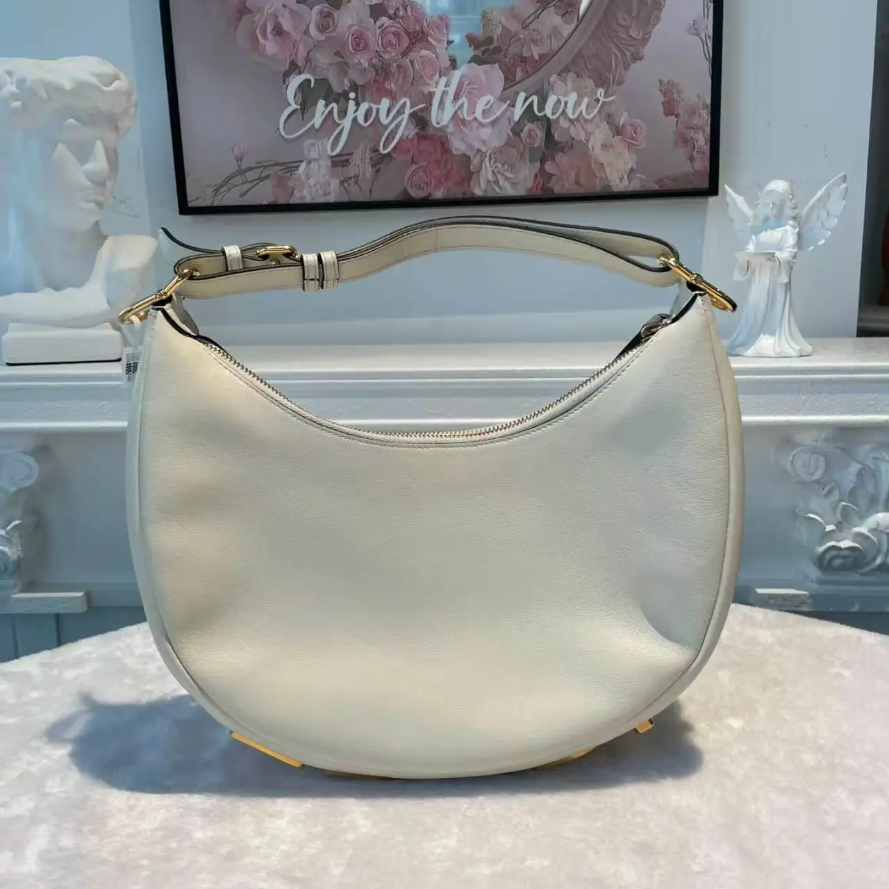 Pre-owned FENDI Fendigraphy Small LCY2204060 Calfskin White Shoulder Bag