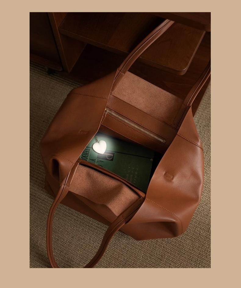 Love Wallet Tote Bag Touch Sensing Light Leather Handbag with Chain Strap for Women Heart-Shaped Illumination Functional & Stylish Accessory