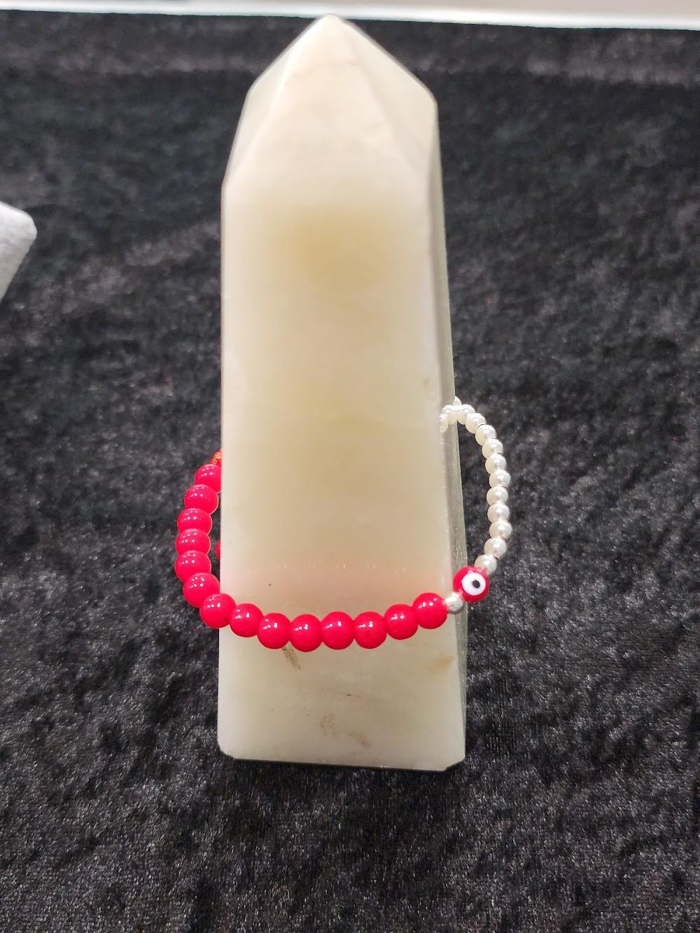 Pulsera ojo rojo y negro.Red and black eye bracelet.