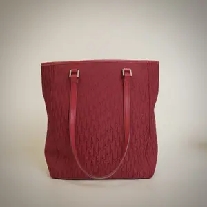 Pre-owned Dior Red Tote Bag with Monogram Design and Leather Handles for Everyday Use Elegant and Practical Choice