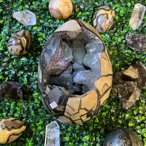 Windycity Crystal 2 -Live Claim Natural Crystal Tower for Home Decoration Elegant Centerpiece Bookend Display Shelf Wedding Meditation Space Gift Idea