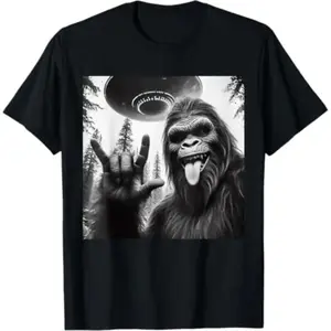 short sleeve shirt  Funny Sasquatch Bigfoot Rock On Selfie With UFO Alien T-Shirt casual crew neck cotton t-shirt