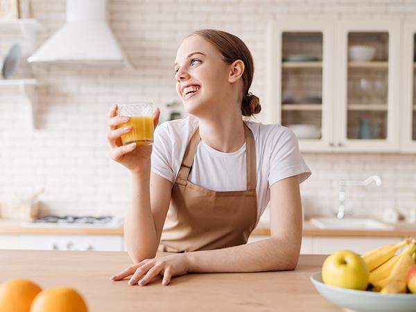 SUSTEAS Slow Juicer for Greens & Hard Vegetables – 4X More Juice Than Fast Juicers, Low Heat & Noise Juicermachine