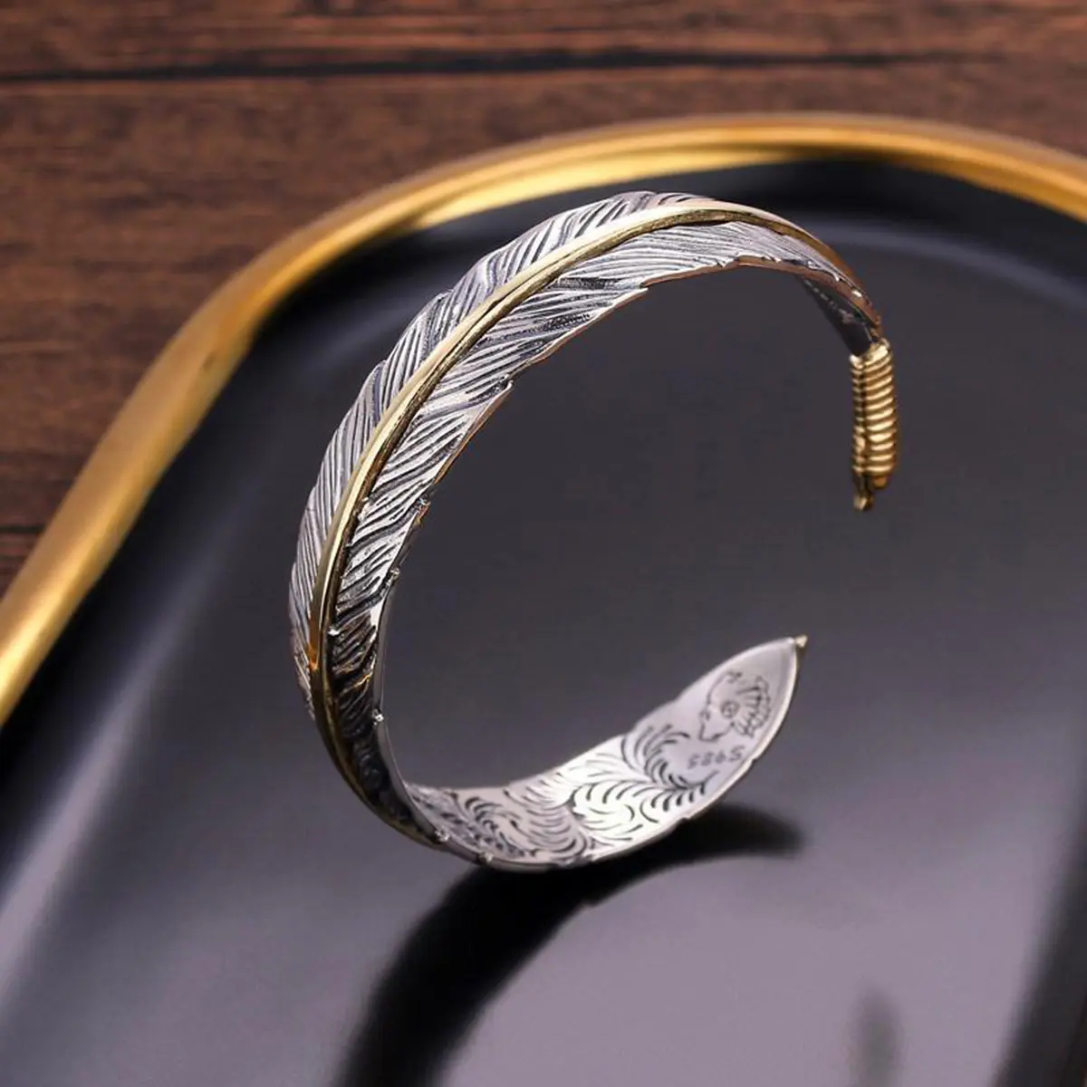 Vintage Feather Motif Metal Cuff Bracelet for Men, Adjustable Open Bangle Design for Daily Wear, Fashion Jewelry Gift, Adjustable Bangles, Men's Accessories, Everyday Wear, Metal Coating, Retro Look, Unisex Fit, Size Adjuster, Durable Metal, Daily Ready