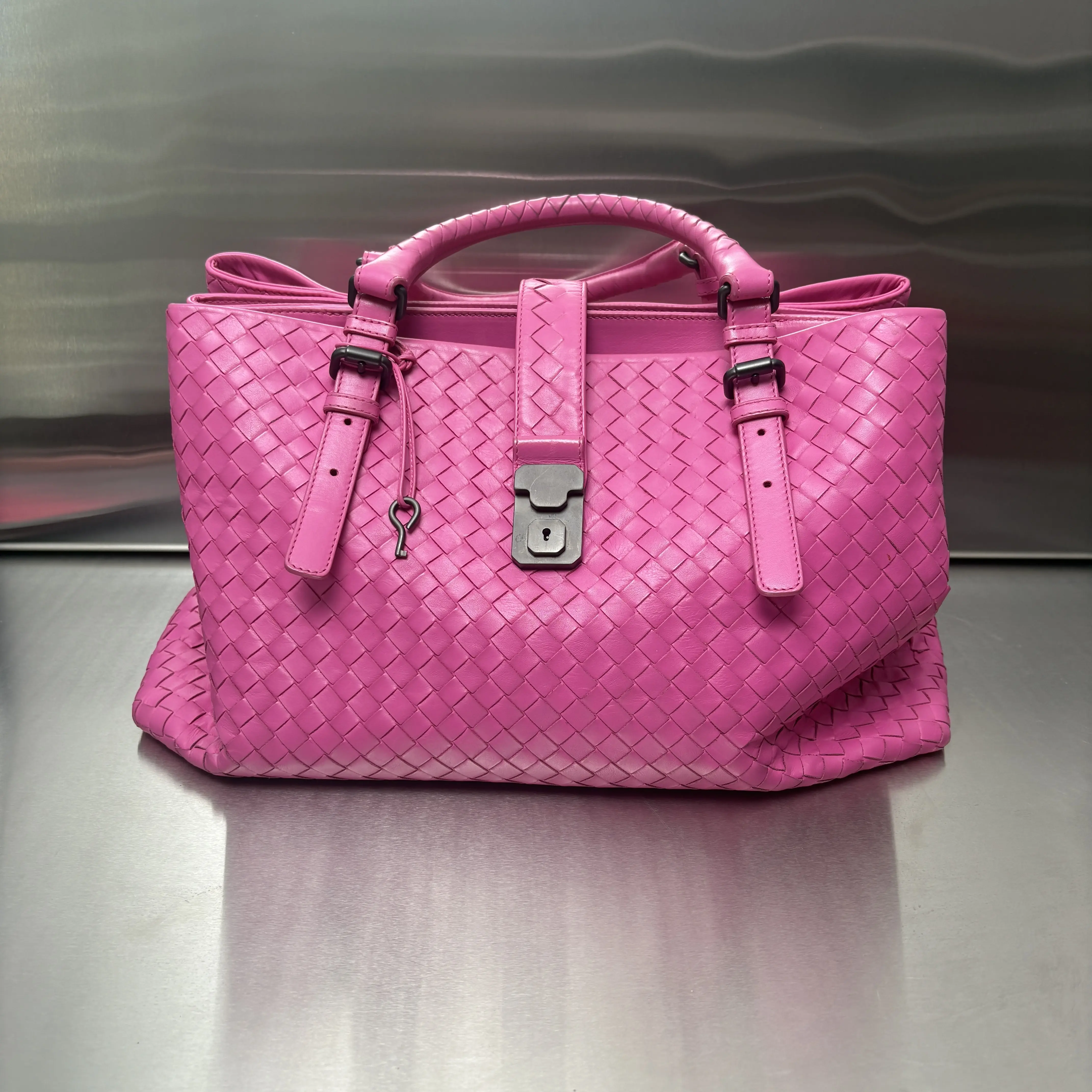 Pre-owned Calfskin Tote Bags Bottega Veneta Pink Woven Leather Roma Handbag