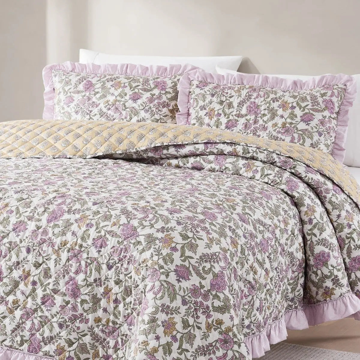 Lush Decor Lola Block Print Flower Quilt Bed Set - 3-Piece Reversible Ruffled Edge King Bedding, Cottage Decor, Microfiber & Polyfill, OEKO-TEX Certified, Machine Washable