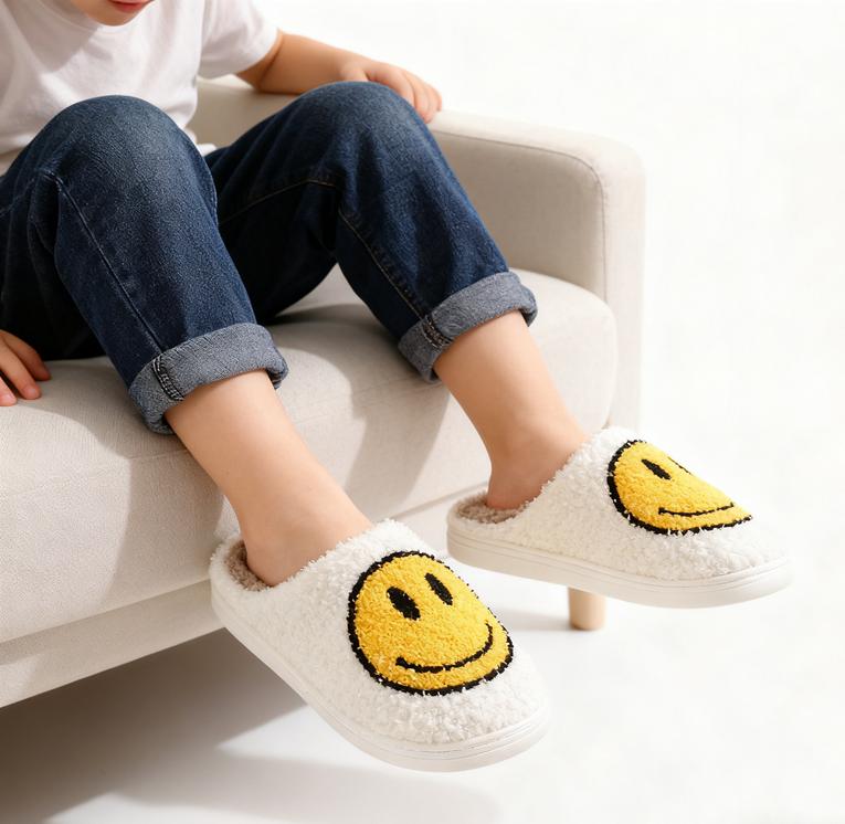 Lumubby Cute Kids Smile Face Slippers for Girls Boys Soft Plush Non-Slip Toddler House Slippers Indoor Outdoor Faux Fur Lined Fluffy Cozy Rubber Sole