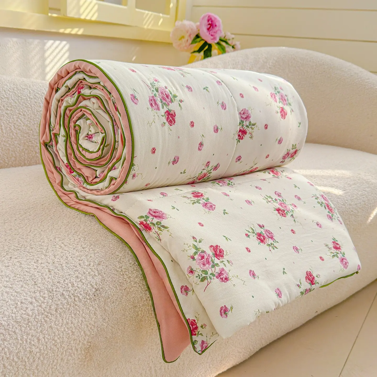 Floral Bed Cover, Soft Breathable Microfiber Lightweight Quilted Bedspread, All-Season Thin Blanket, Multiple Sizes Available, Polyester Bedspreads