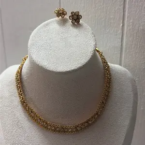 Sleek Indian Polki Necklace and Small tops. Perfect for any Party or Occasion.