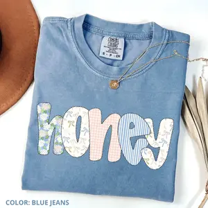 Comfort Colors Floral Preppy Bow Honey Shirt, Spring Coquette Grandma T-Shirt, Cute Honey Graphic Tee, Thoughtful Mother’s Day Gift for Grandma