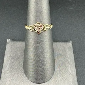 Gold 14k ring size 6.25 flower design for everyday wear