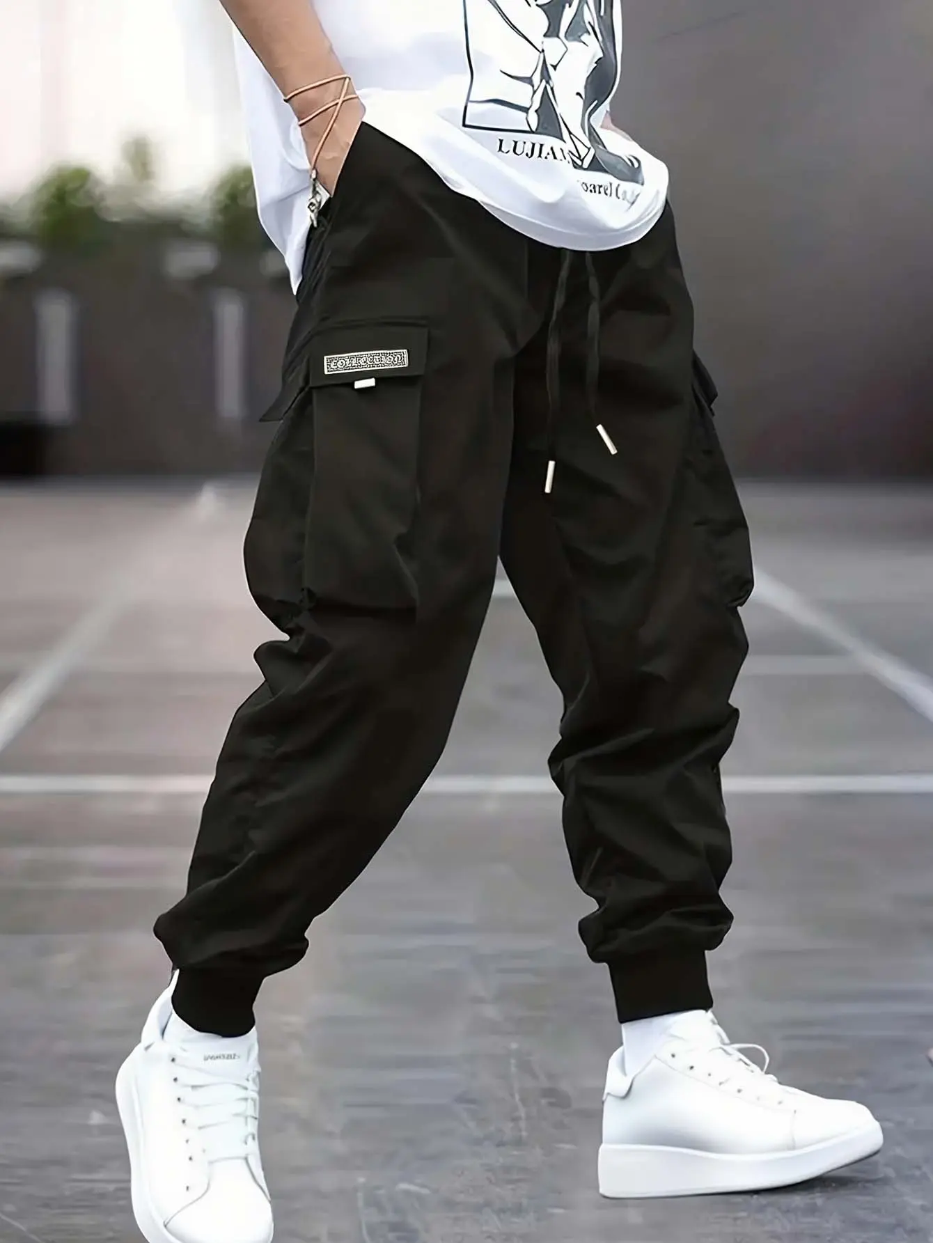 Men’s minimalist cargo jogger pants, solid color jogger design, casual commuter style for everyday wear