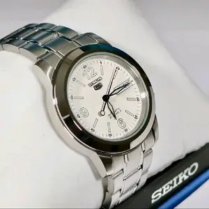 New Seiko 5 Automatic Stainless steel Water resistant Men' s classic Watch SNKE57