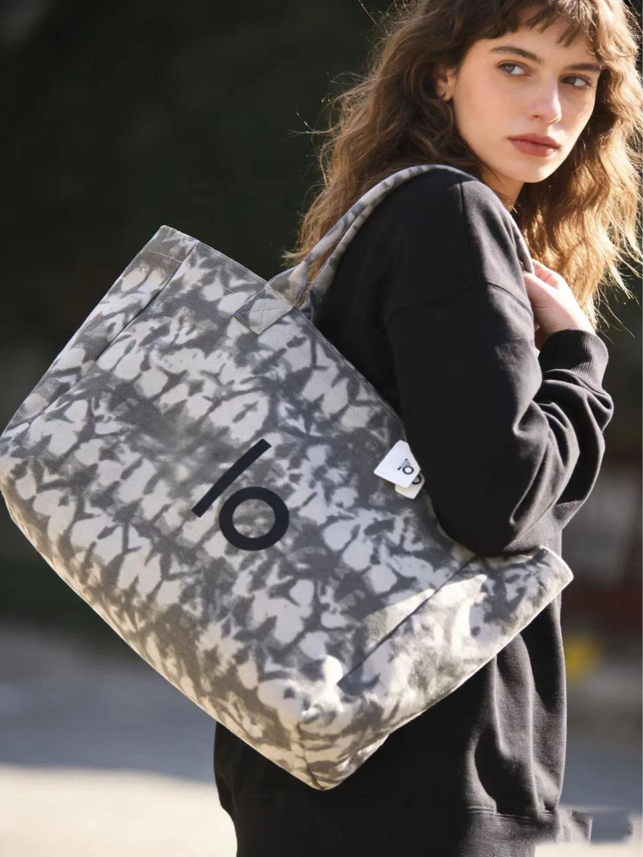 Unisex Large-Capacity Canvas Bag – Suitable for Sports, Fitness, Yoga, Shopping, and Casual Use (Stylish Shoulder Bag)