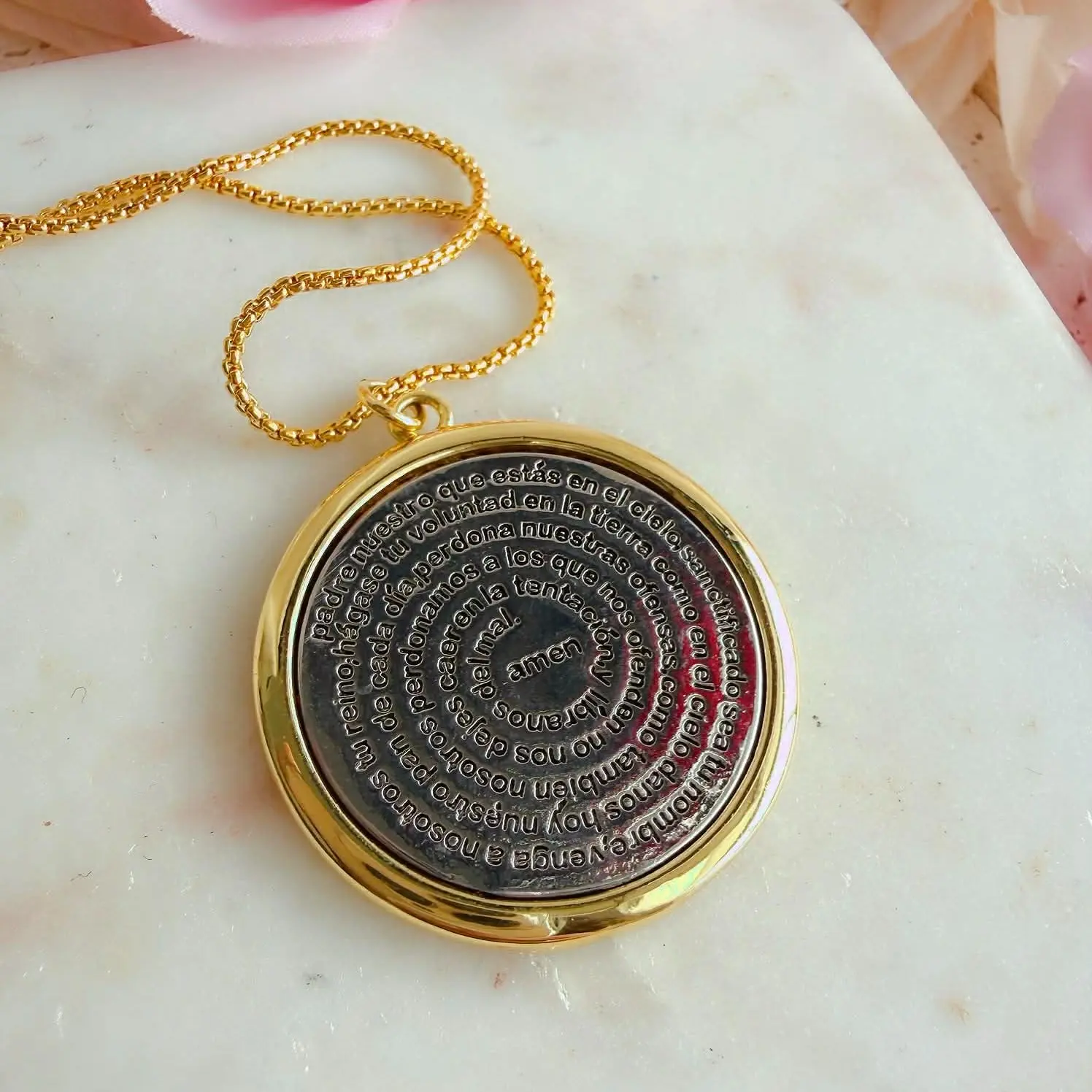 Padre Nuestro Necklace Spanish Lord’s Prayer 18K Gold Plated Round Pendant Engraved with Lord’s Prayer Cadmium Free Lead Free Adjustable Chain 60 cm