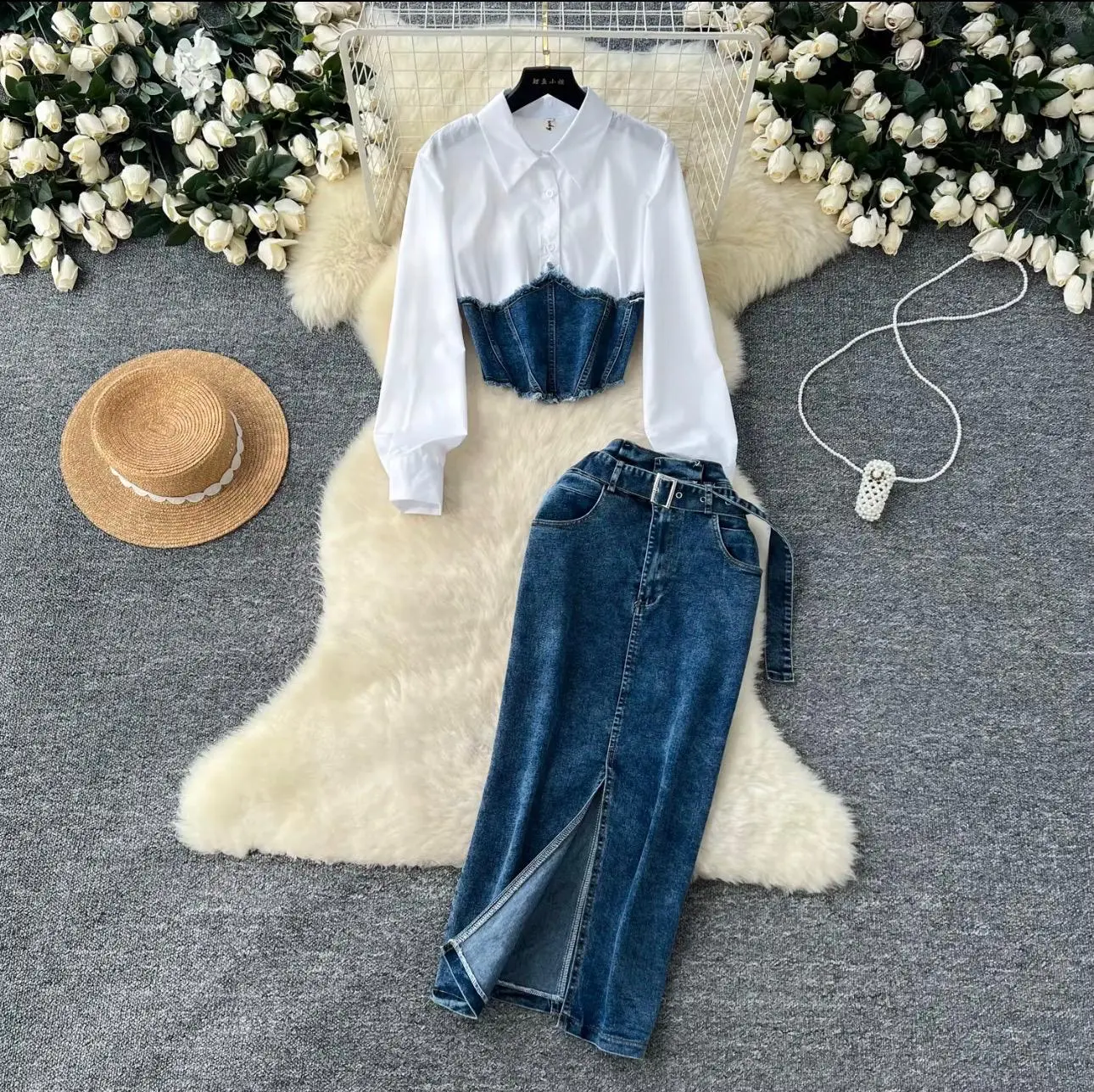 Set Jeans - Stylish Denim Outfit with White Shirt and Blue Jeans for Women