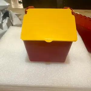 10 pk feeders with lid/ 10pk comedero con tapa 10 pk feeders with lid/ 10pk comedero con tapa