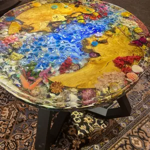 Beautiful handmade resin table 24 inches in diameter