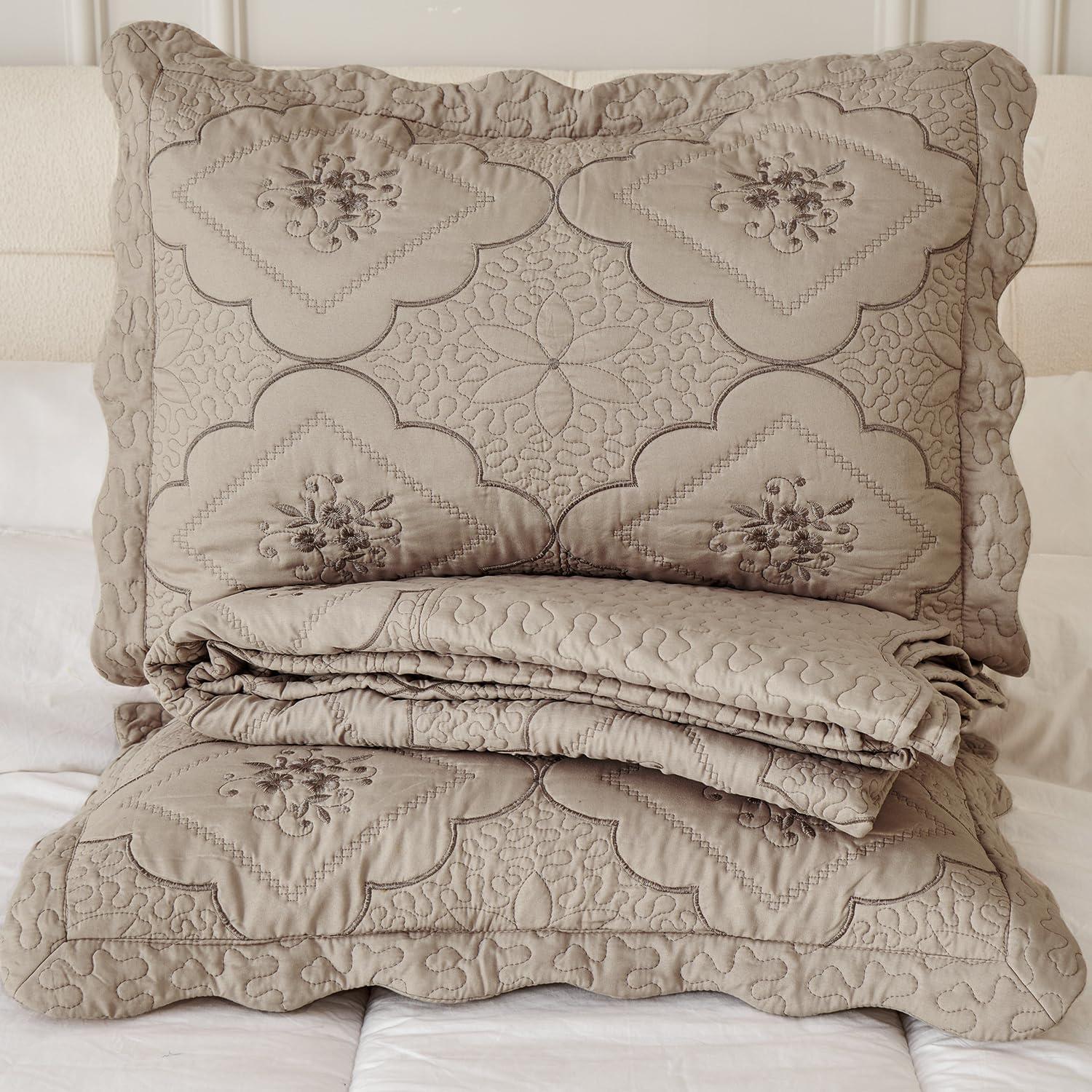 3 PCS Soft Embroidered Quilted Bedspread Set Bright Color 100% Polyester, Wrinkle - Resistant Lightweight Bed Coverlet with Pillowcase Perfect for Adding A Touch of Elegance To Your Bedroom Decor