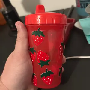 Kid slip proof sippy cup