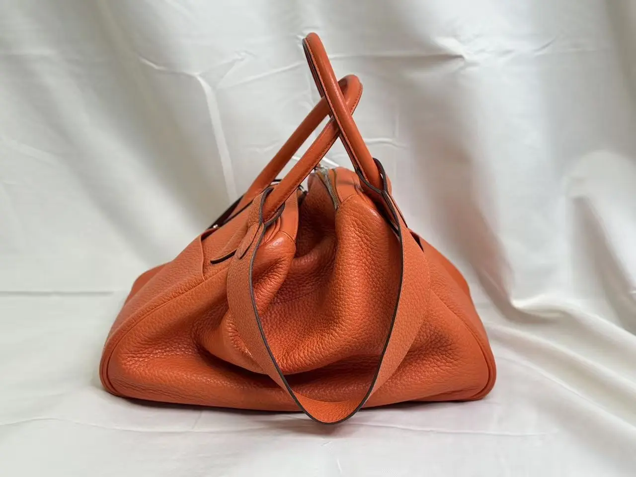 Pre-owned HERMÈS leather Tote Bags Hermes Lindy Orange Handbag