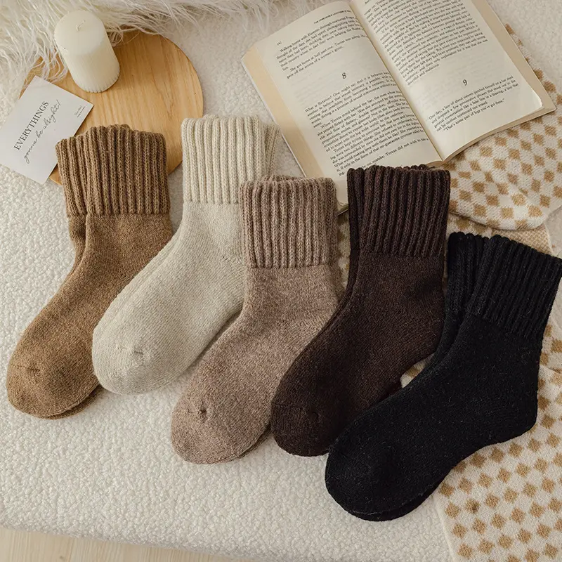 5 Pairs Women's Solid Mid-calf Socks, Casual Soft Comfy Warm Socks for Spring, Women's Socks for Daily Wear Womenswear Polyester
