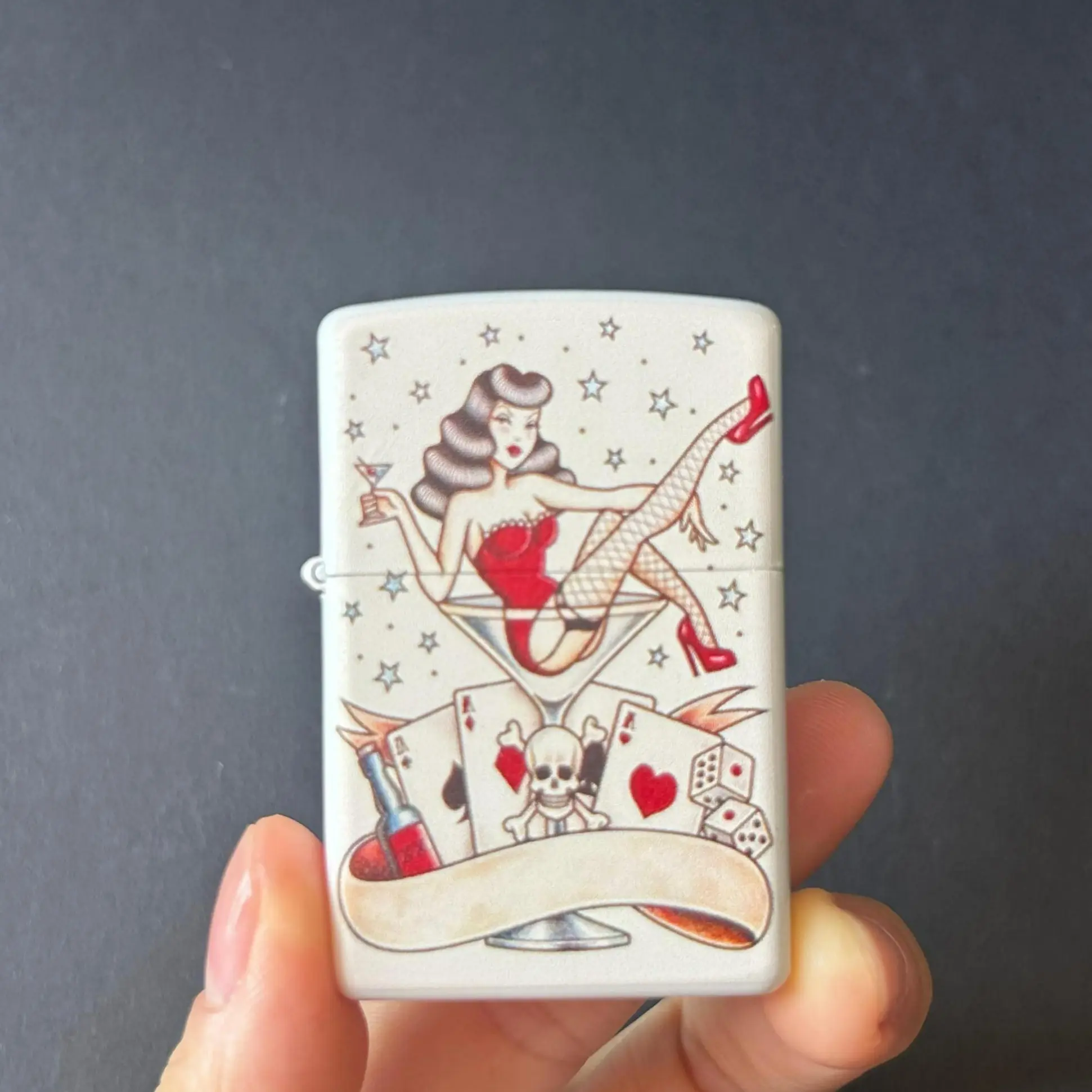 Vintage Pin-Up Tattoo Lighter - Refillable Flip-Top Metal Pocket Lighter, Retro Collectible Gift for Lighter Enthusiasts (Fuel Not Included)