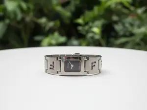 Pre-owned Fendi Silver Stainless Steel Perforated Bracelet Watch