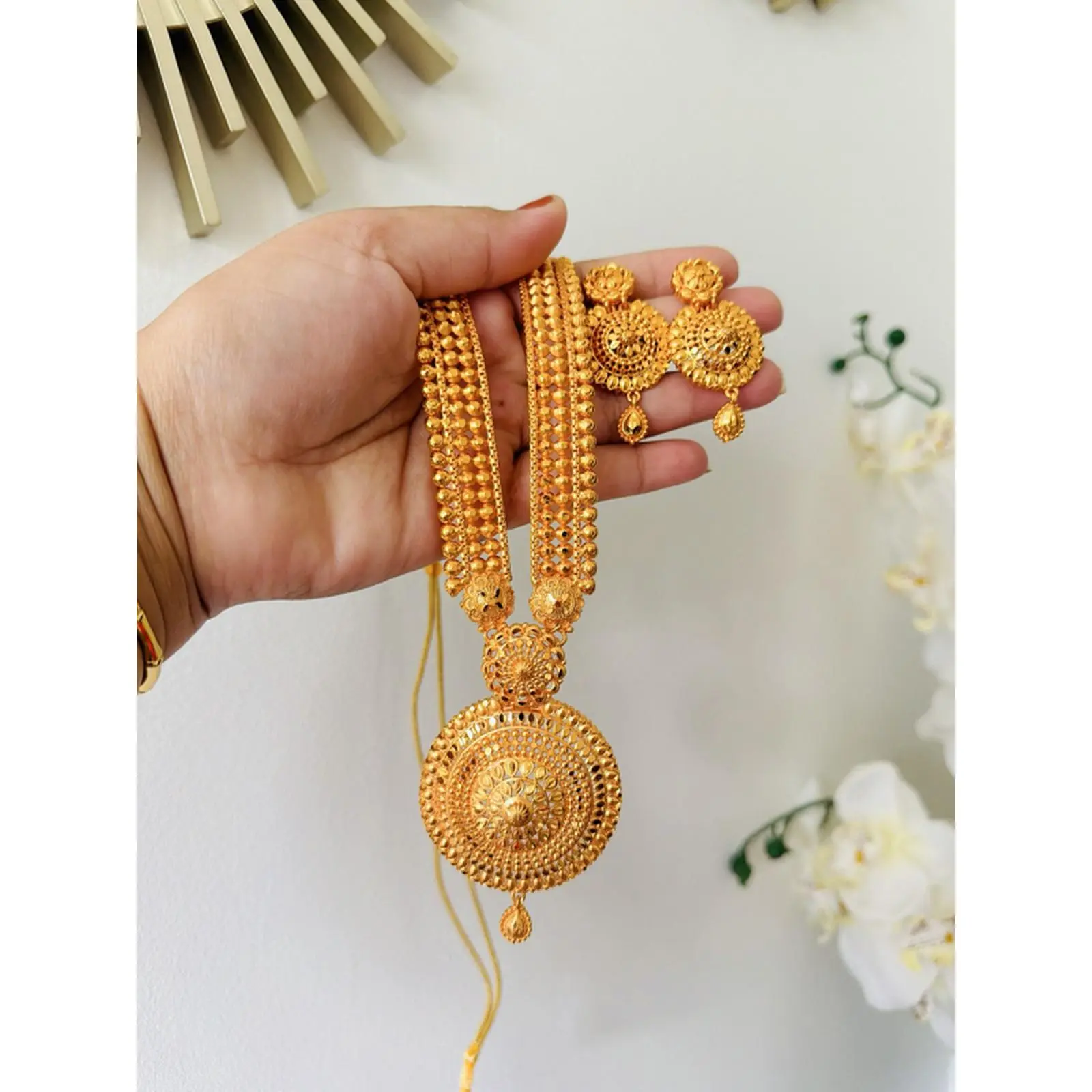 Gold Tone Ranihaar Necklace with Matching Earrings for Special Occasions - Elegant Jewelry Set