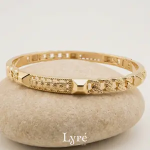 Valeria Pavé Accent Twist Bangle
