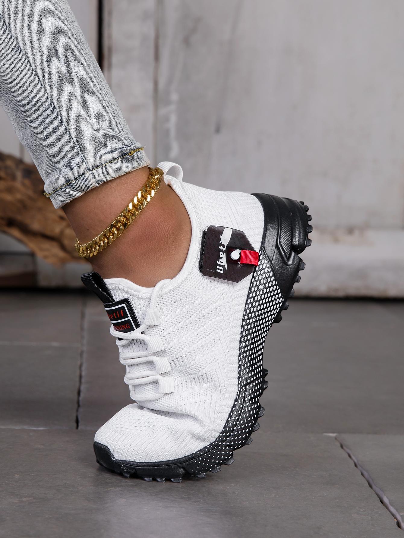 Women's fashionable and breathable knitted athletic shoes, 2026 new spring/autumn casual lightweight soft-soled walking shoes, comfortable low-top outdoor running shoes.