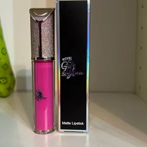 Royal Glitz & Glam Fuscia Matte Lipstick