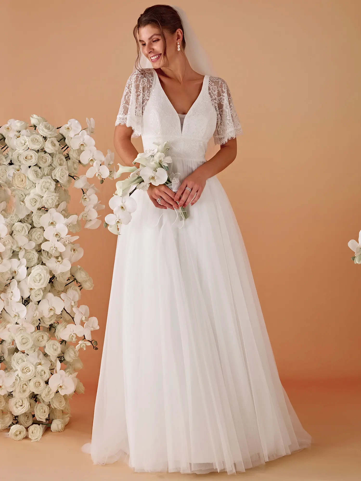 EVER PRETTY Bridal A-Line Tulle Wedding Dress - Romantic V-Neck Elegant Dresses with Delicate Lace Short Sleeves, Zipper Back, A-Line Silhouette, Formal Wedding Gown for Bridal Wardrobe (All Seasons)