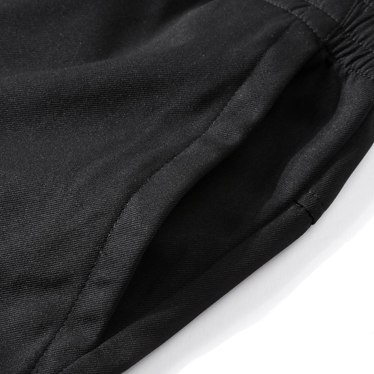 Men’s Colorblock Cargo Shorts – Casual cargo style featuring a drawstring waistband, large pockets, and letter patches; solid color regular fit, suitable for everyday wear and outdoor activities