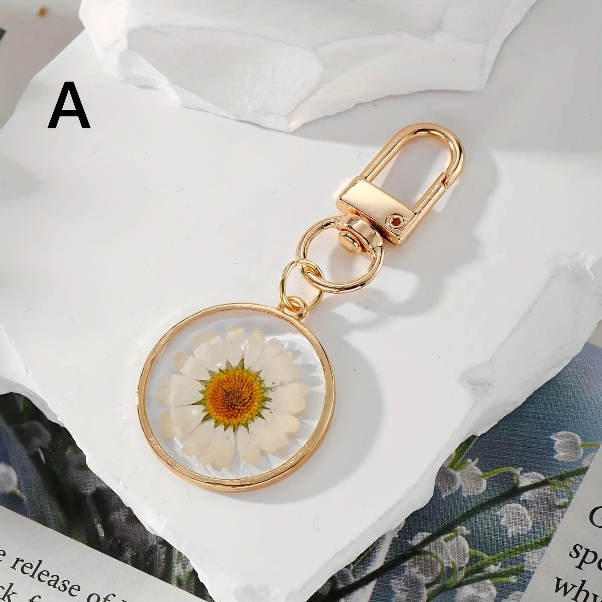 Resin Flower Keychain, Handmade Floral Charms With Real Preserved Dried Daisy, Plant Pendant, Round & Hexagon, Lightweight Bag Accessories, Floral Pattern Keychain, Cute Keychain Accessory, Gift Keychain