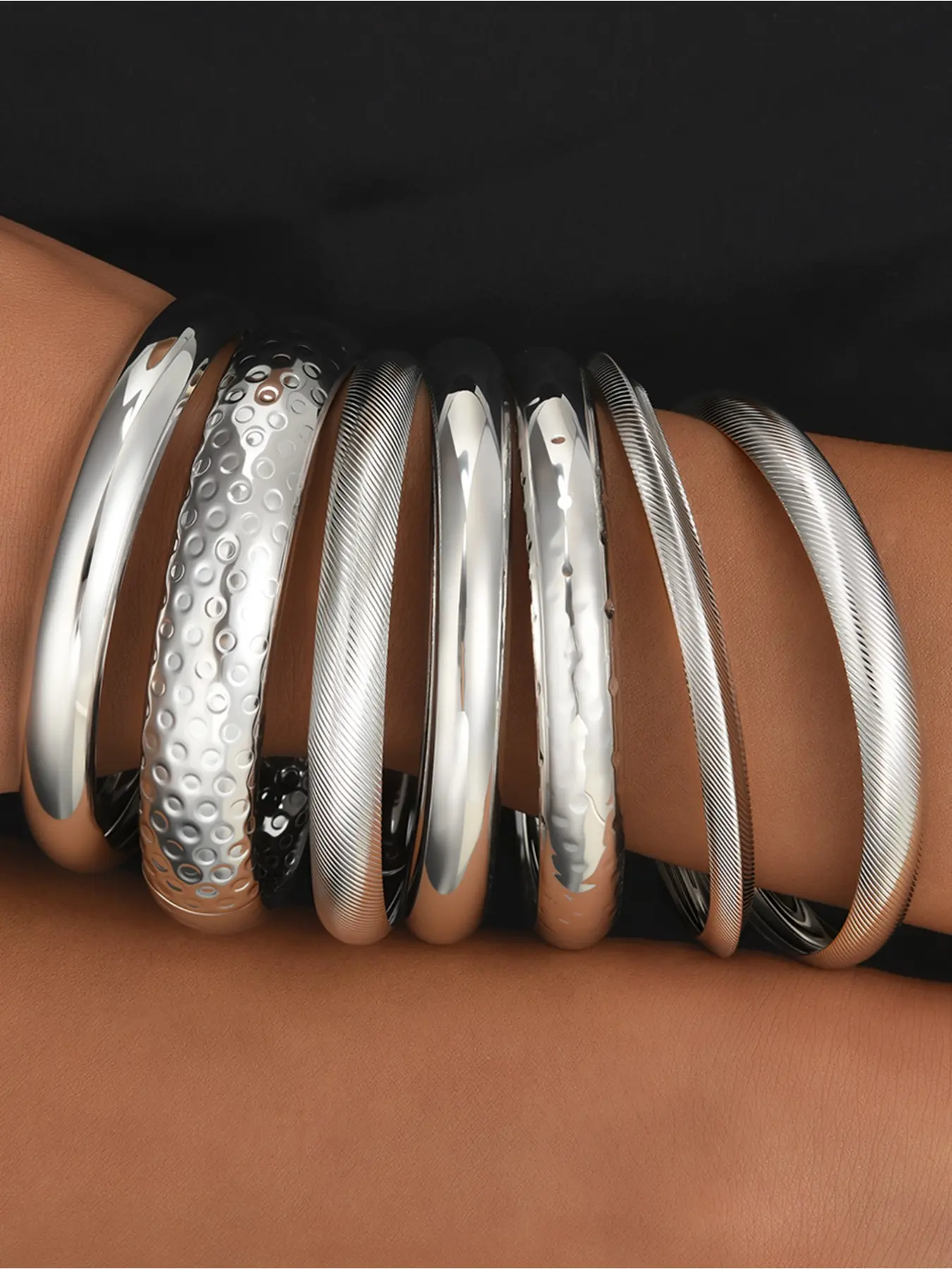7PCS Women's Silver Multi-Texture Bangles Bracelets Set, Brushed/Hammered Pattern Design, Minimalist Cool Style, Versatile for Daily Outfits & Gatherings, Multi-Scene Wear, Layered Personalized Accessories, Fashionable Bangles, Stackable Bangle Set